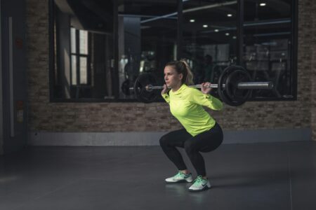 10 Effectieve Oefeningen voor een Volledige Lichaamstraining in de Sportschool